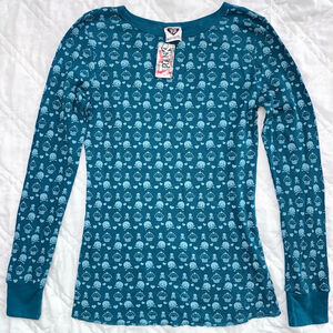 NOS Vintage Women's L Hot Topic Loungefly Cupcake Skull CrossBone Thermal Shirt